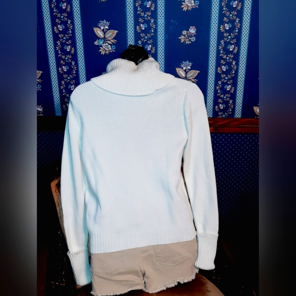 Sweater - Picture 5 of 5